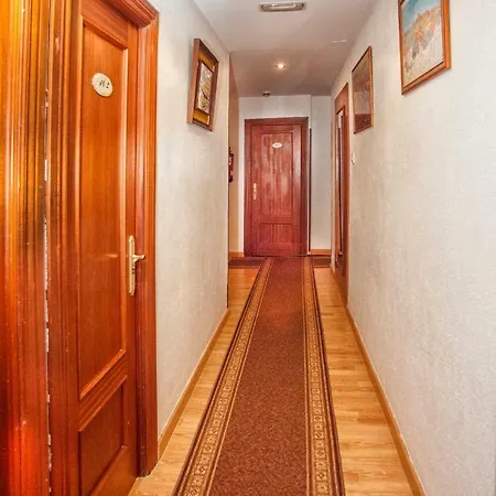 招待所 Hostal Goias *
