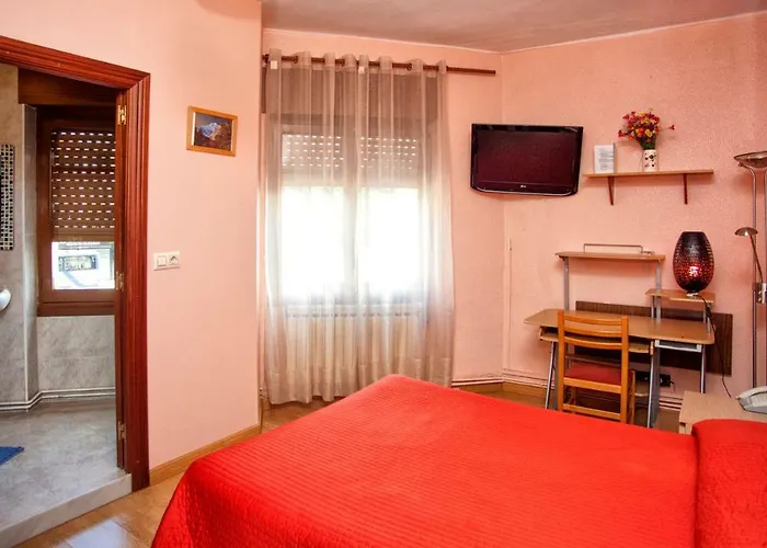 Hostal Goias بيت ضيافة